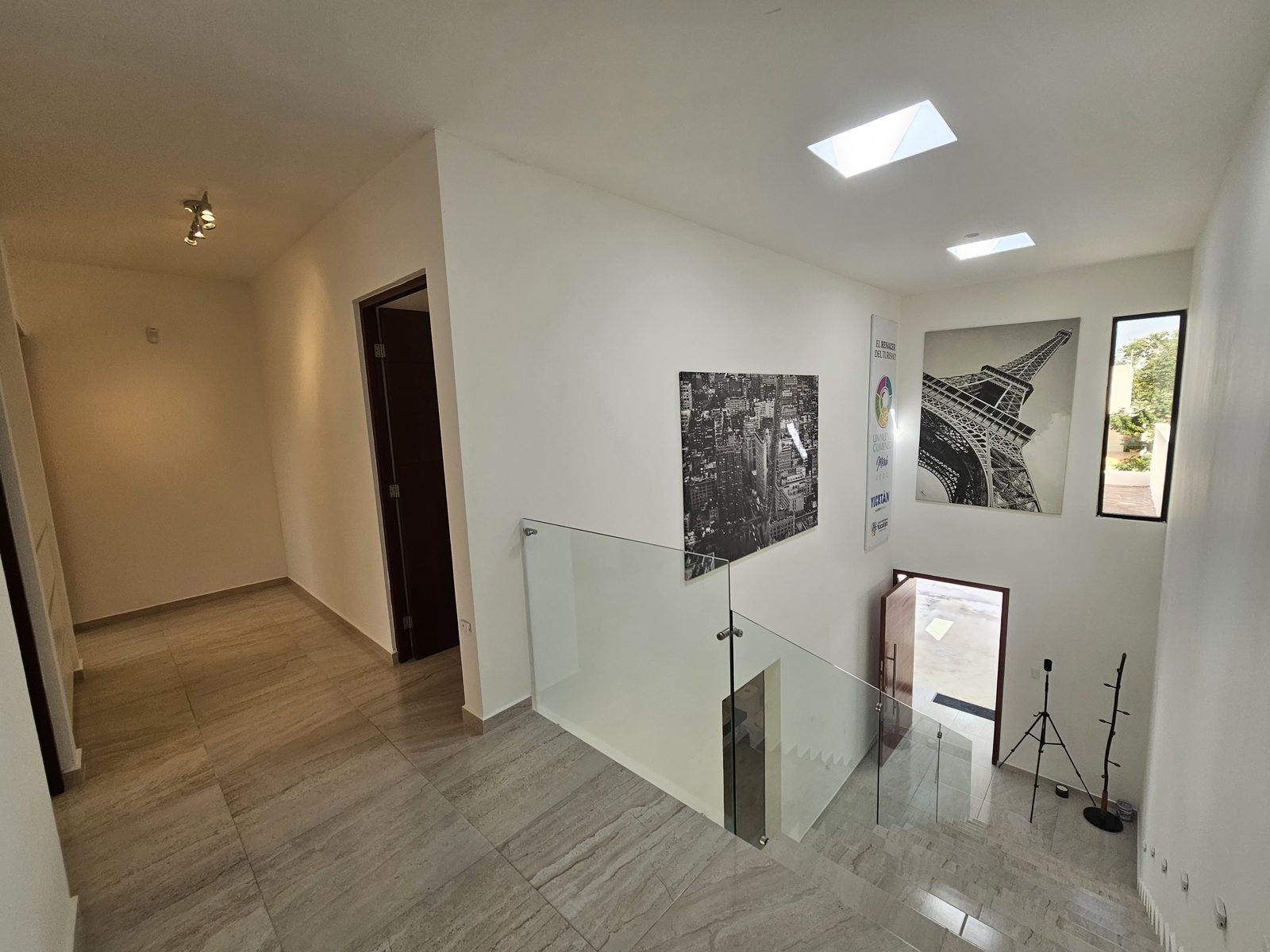 Recibidor segundo piso, otro ángulo